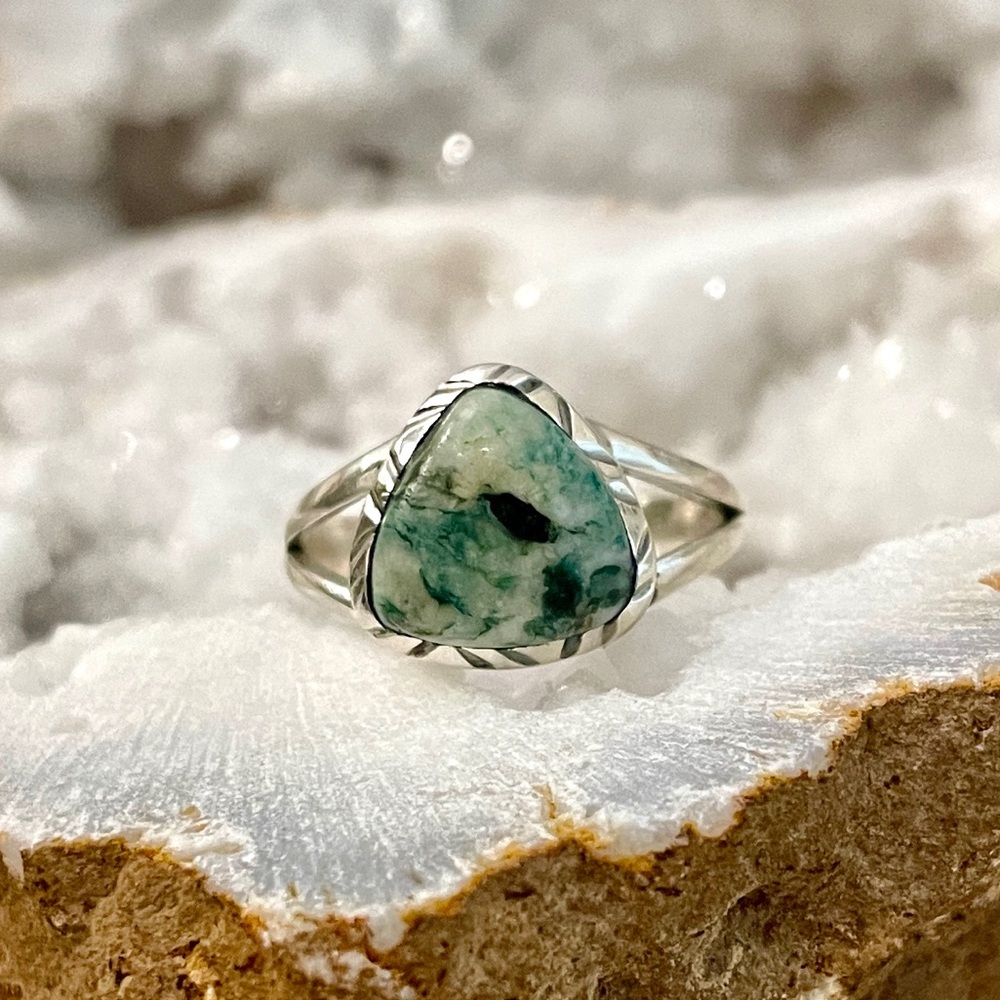 Elegant Silver and Green Stone Ring